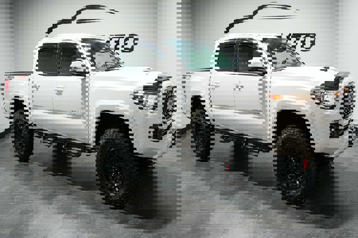 Used 2018 Toyota Tacoma TRD Sport w/ Technology Package image 7