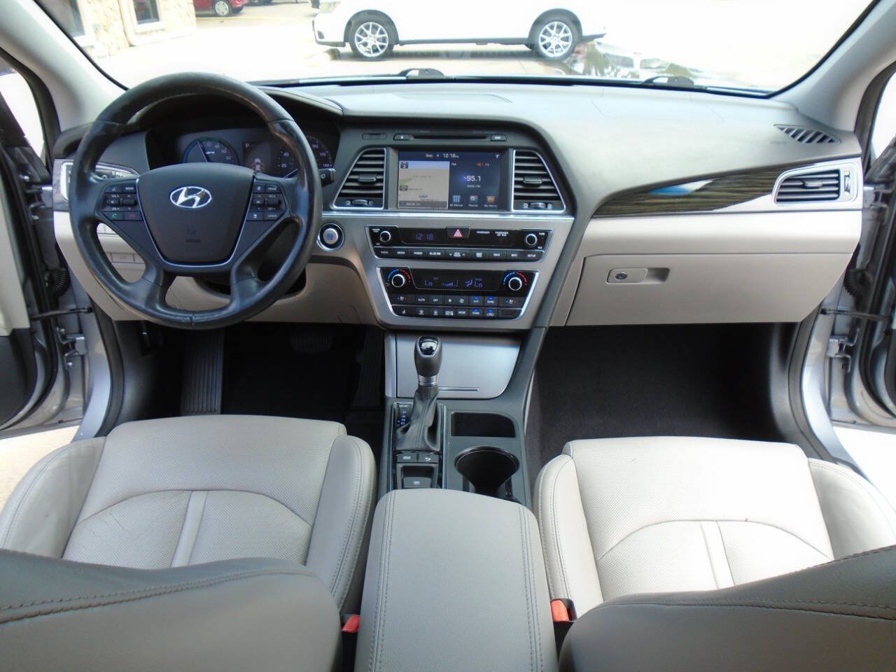 Used 2016 Hyundai Sonata Limited w/ Option Group 02 FWD image 13