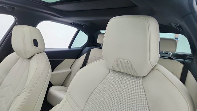 Used 2024 BMW 530i image 33