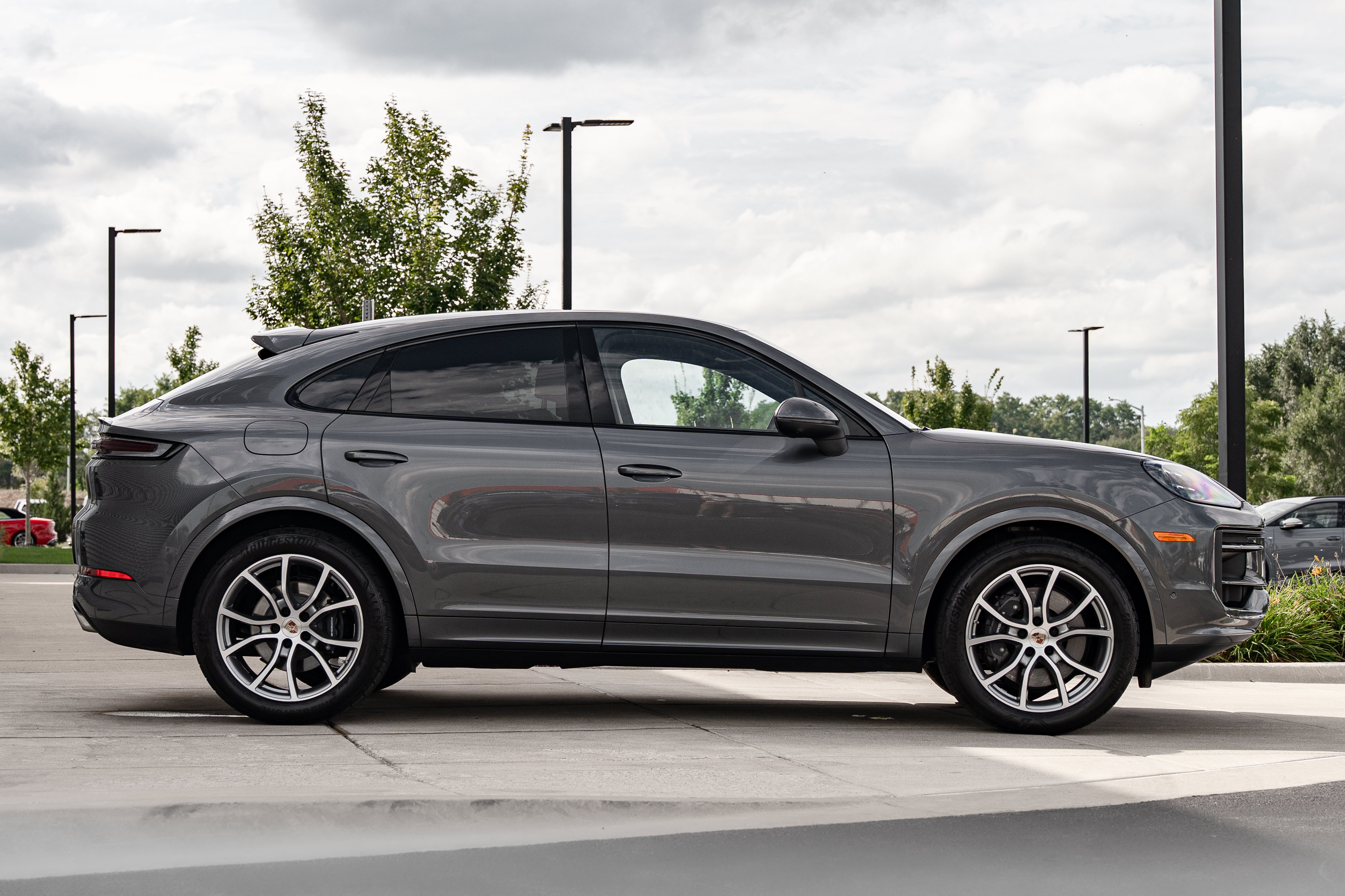 Used 2025 Porsche Cayenne Coupe AWD/4WD image 3