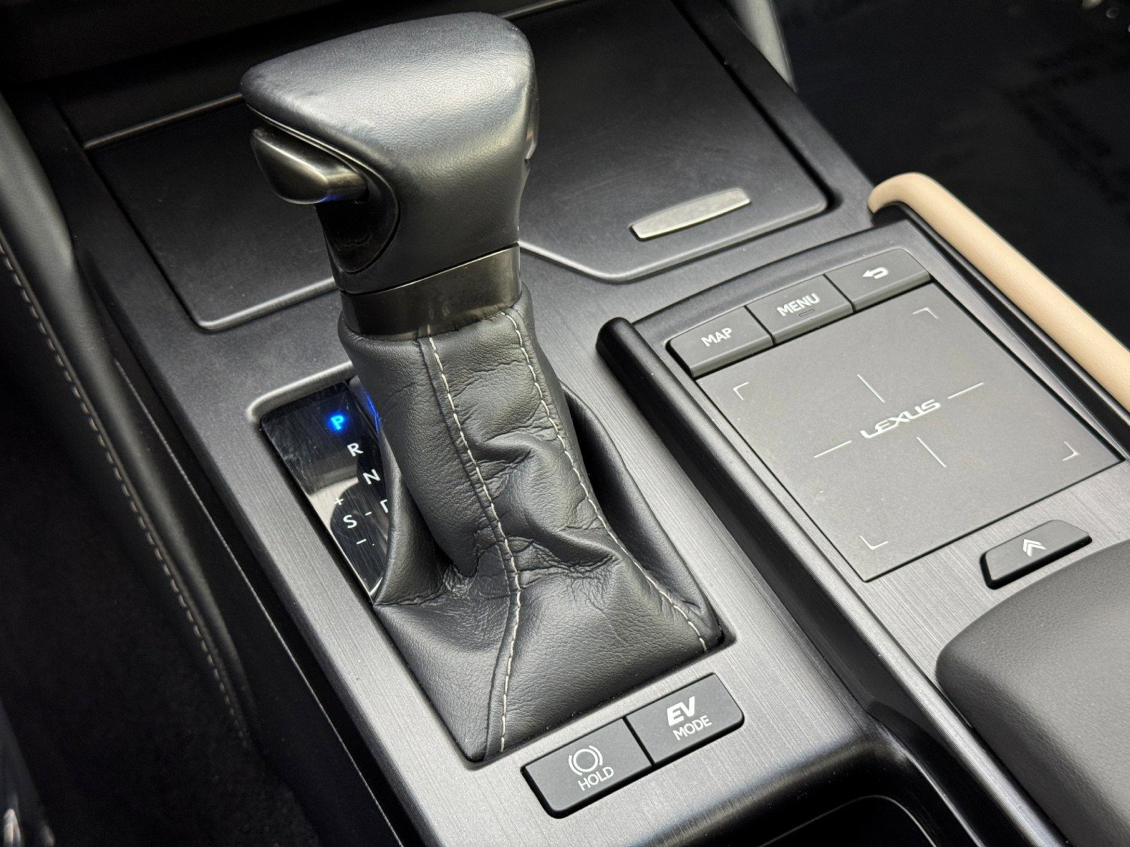 Used 2020 Lexus ES 300h w/ Premium Package image 32