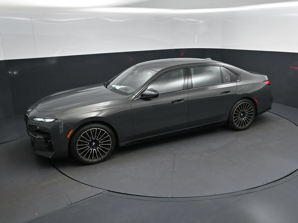 Certified 2026 BMW 740i w/ Executive Package RWD image 31