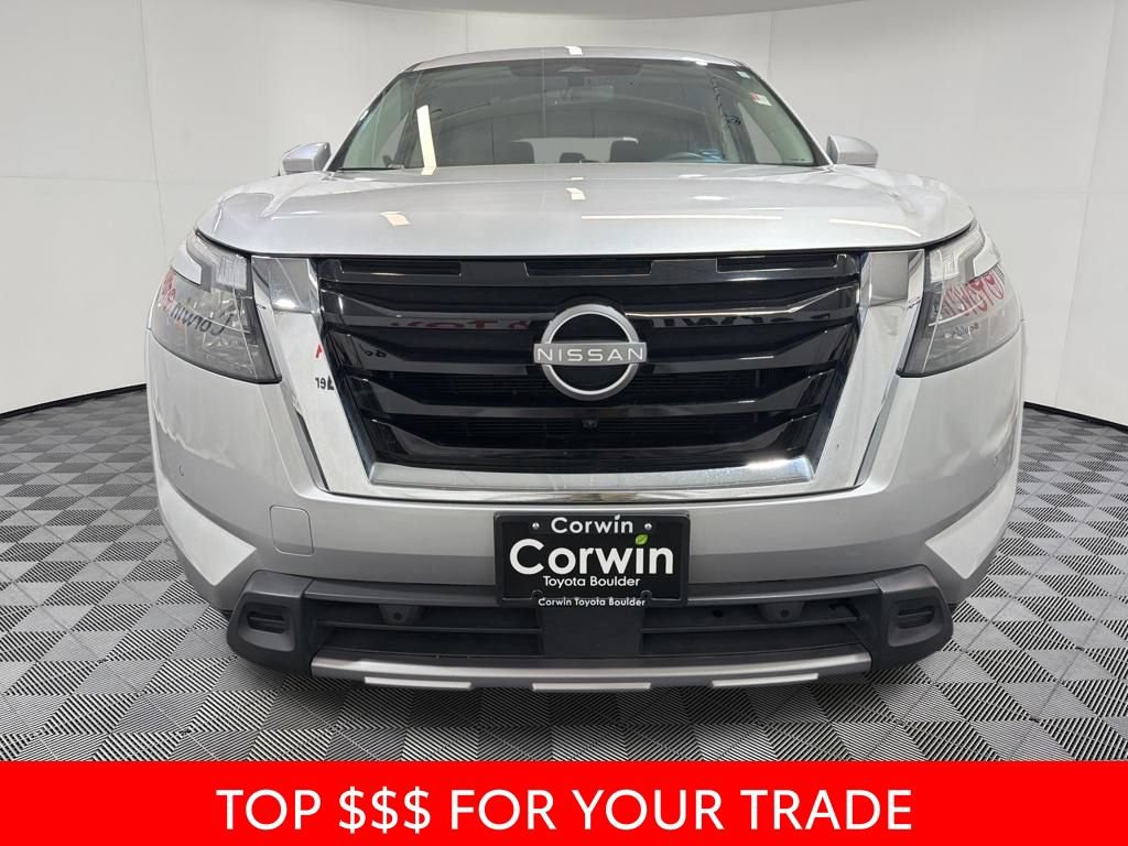 Used 2025 Nissan Pathfinder SL AWD/4WD image 2