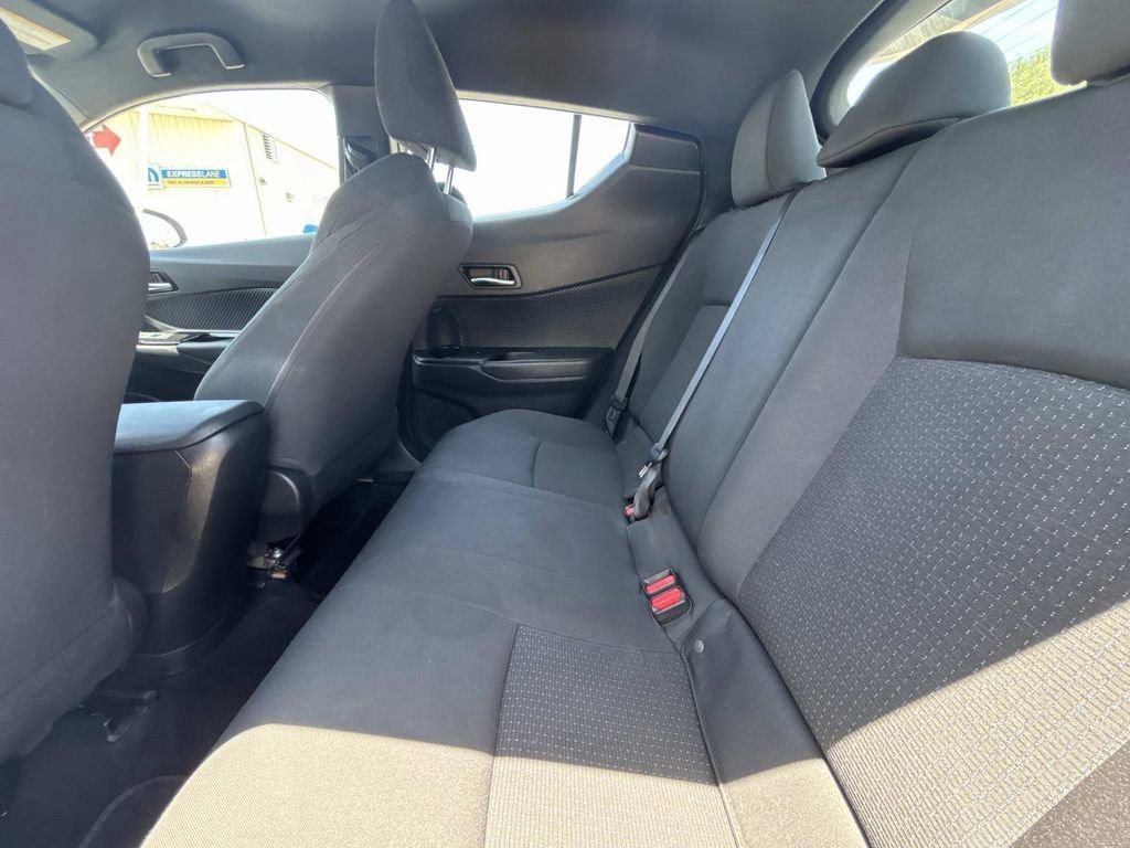 Used 2019 Toyota C-HR XLE FWD image 11