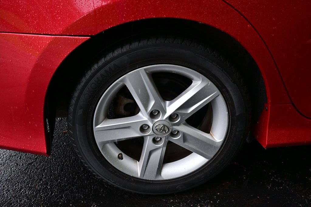 Used 2013 Toyota Camry SE FWD image 18