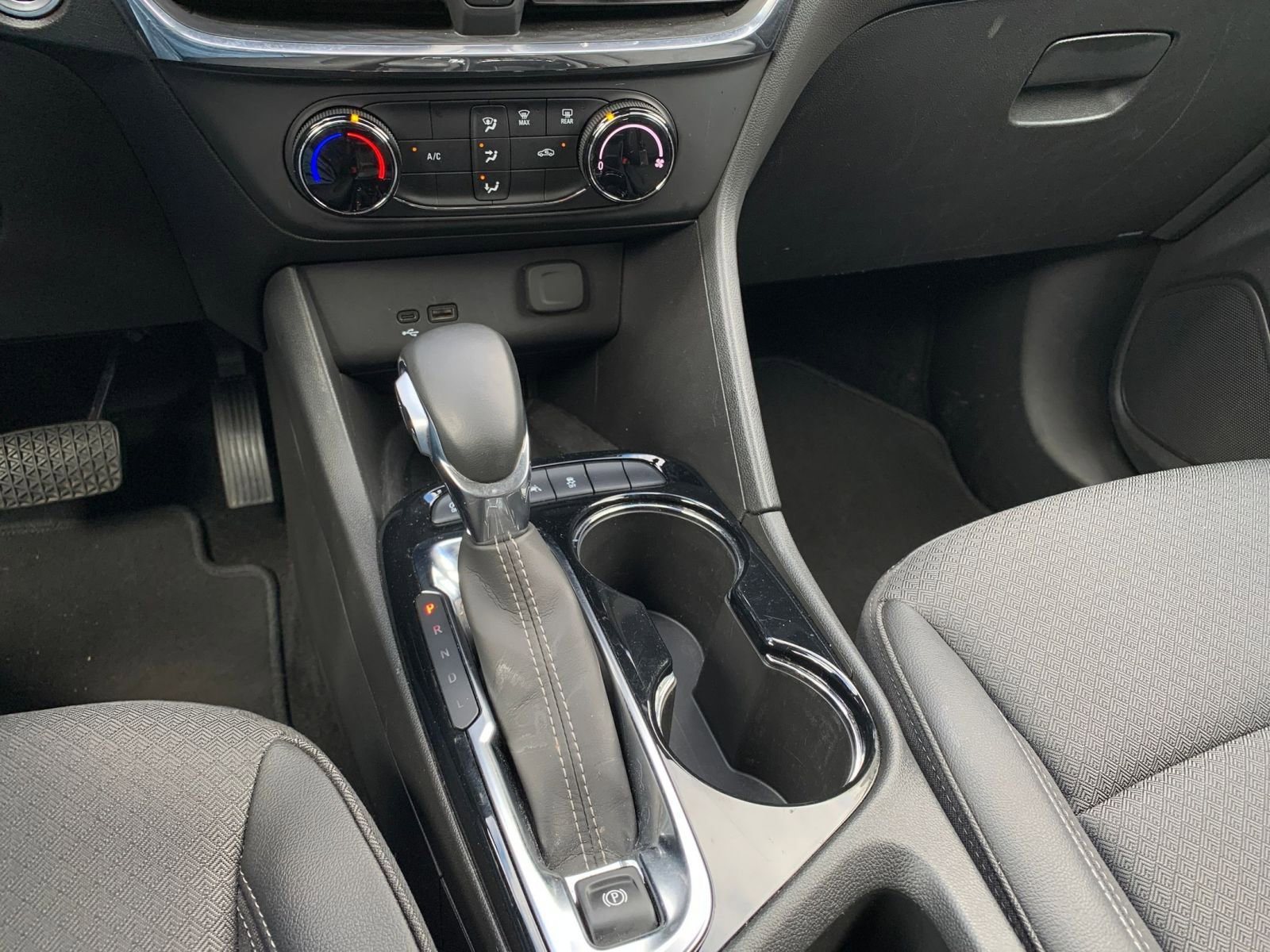 Used 2025 Buick Encore GX Preferred image 40