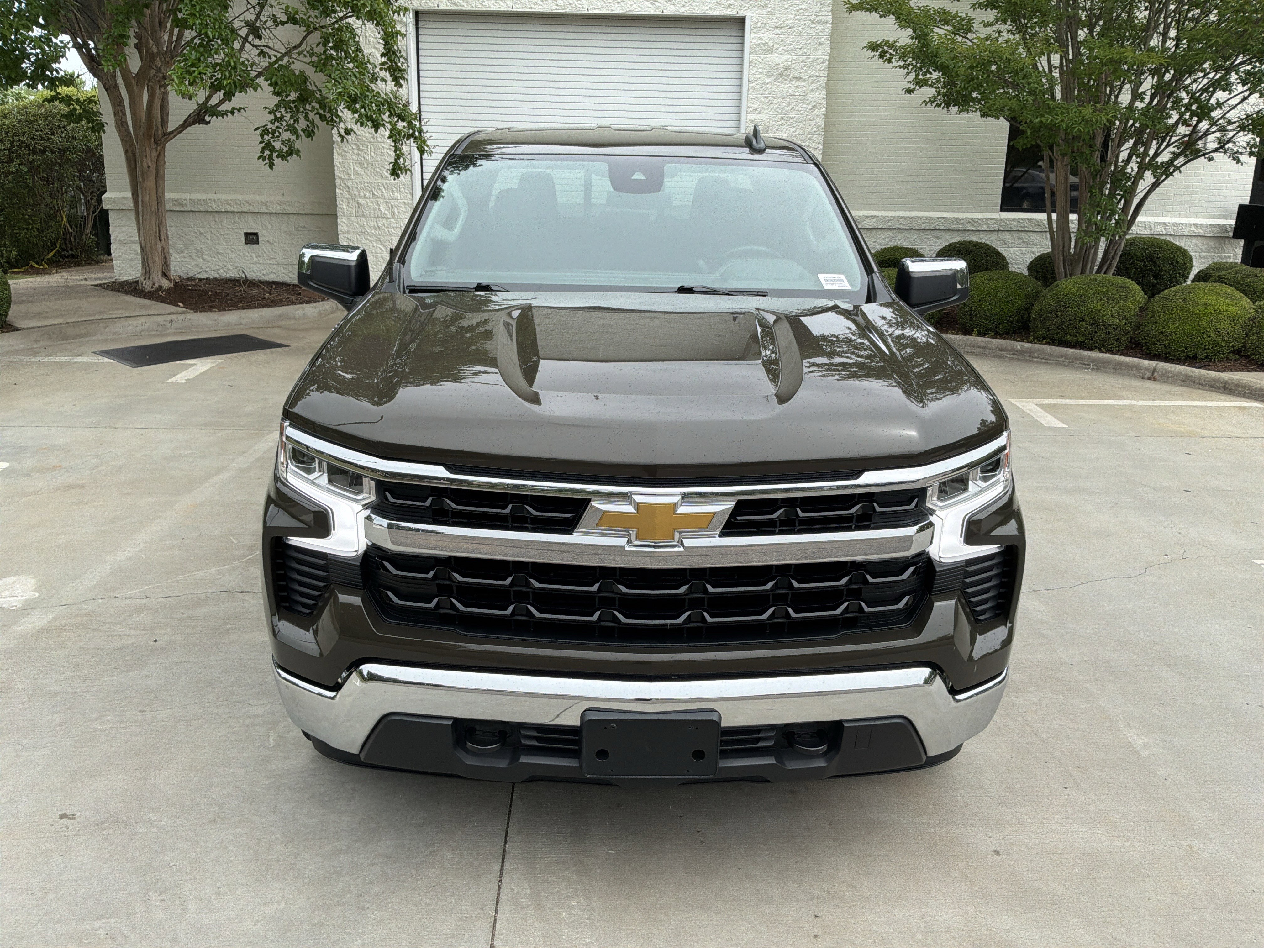 Used 2023 Chevrolet Silverado 1500 LT w/ Convenience Package II AWD/4WD image 3