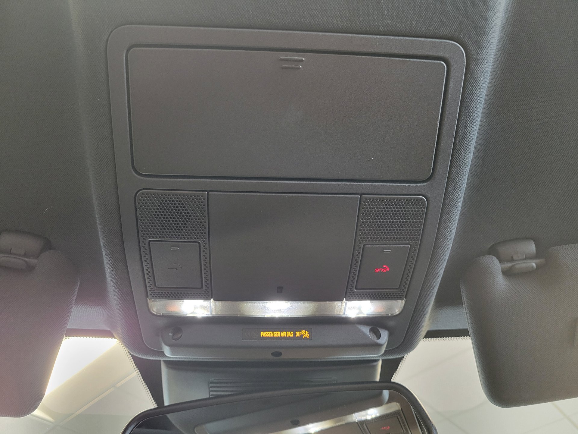 Used 2019 Land Rover Range Rover Evoque HSE Dynamic image 28