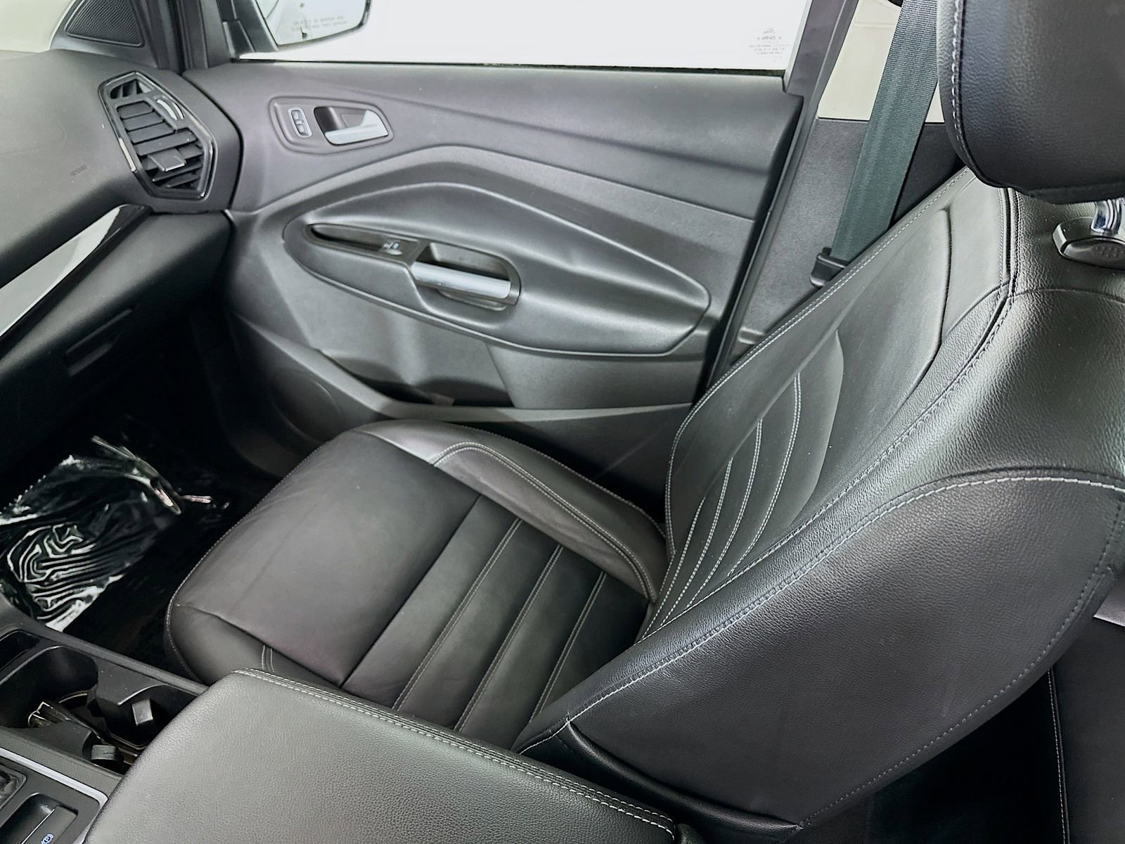 Used 2017 Ford Escape Titanium image 24