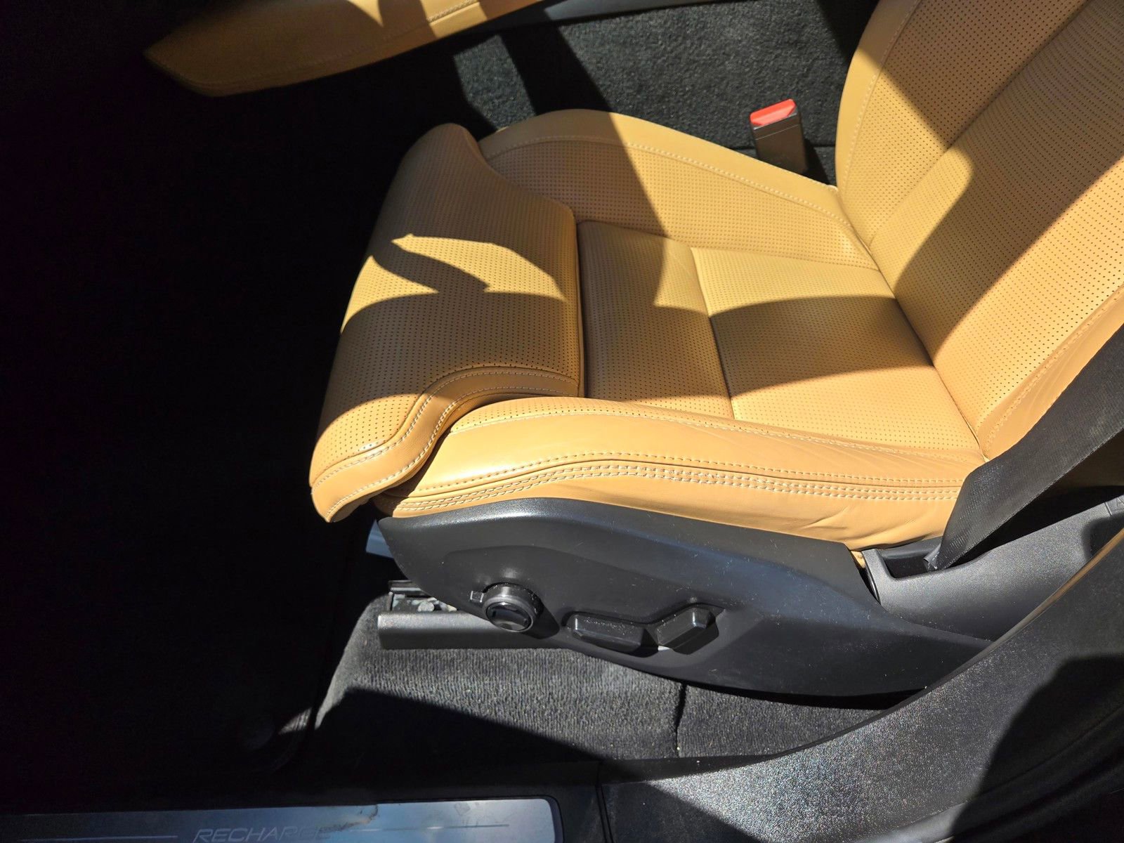 Certified 2023 Volvo XC90 T8 Ultimate AWD/4WD image 9