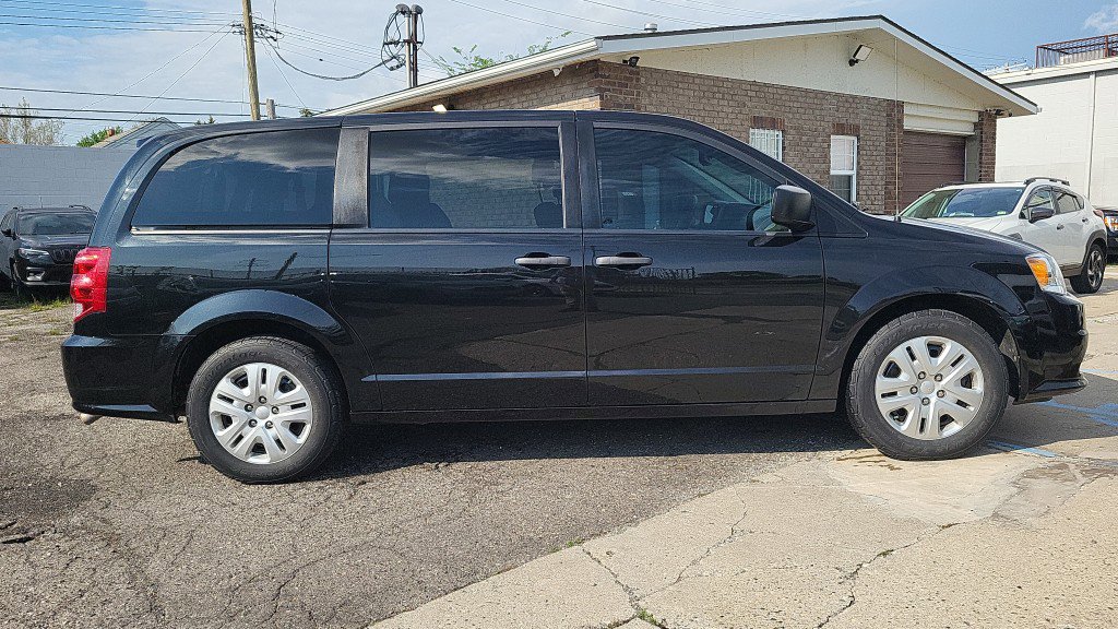 Used 2019 Dodge Grand Caravan SE w/ UConnect Hands-Free Group FWD image 6