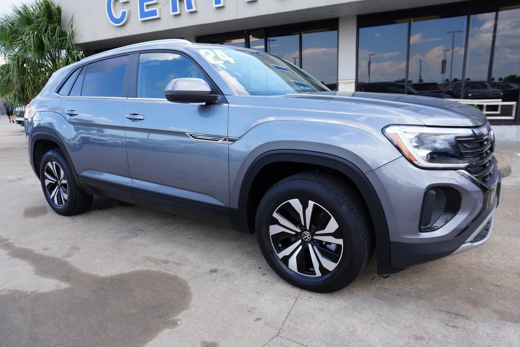 Used 2024 Volkswagen Atlas Cross Sport SE image 1