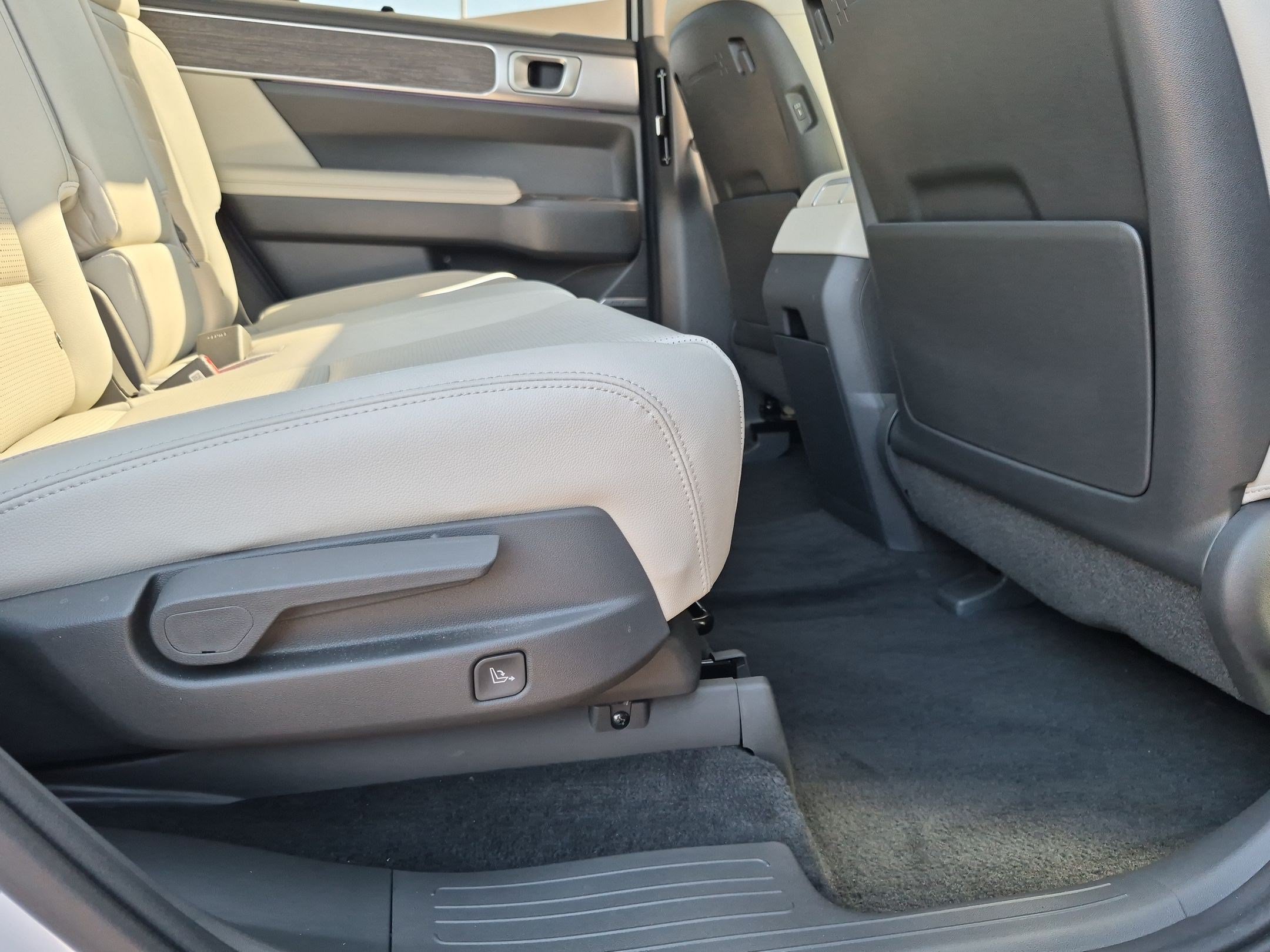 Certified 2025 Hyundai Santa Fe Limited AWD/4WD image 25