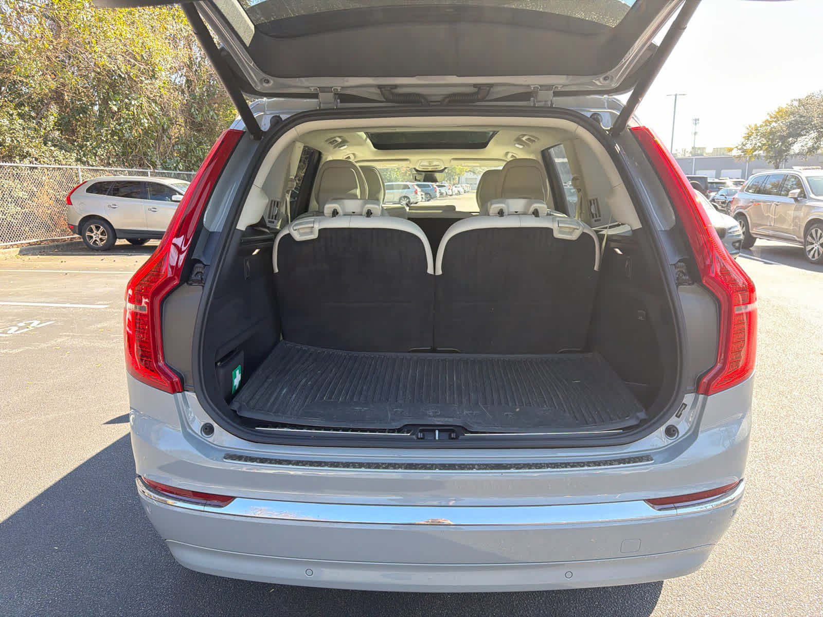 Certified 2024 Volvo XC90 T8 Plus w/ Protection Package Premier image 58