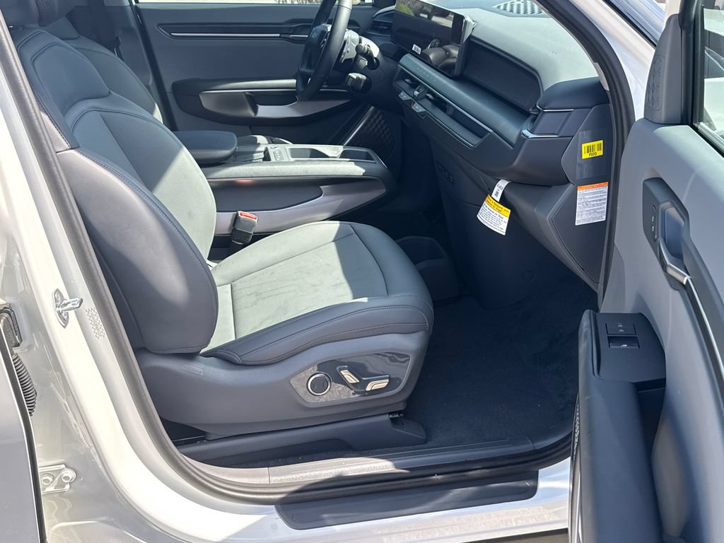 New 2024 Kia EV9 Light RWD image 13