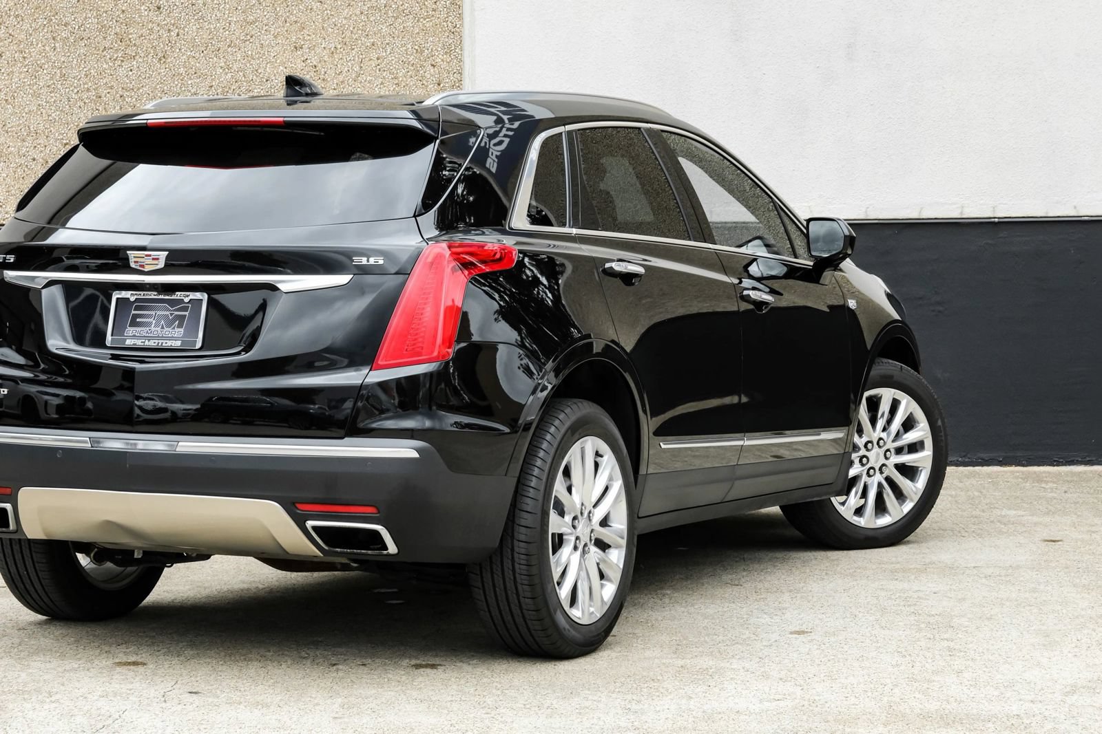 Used 2017 Cadillac XT5 Platinum AWD/4WD image 14