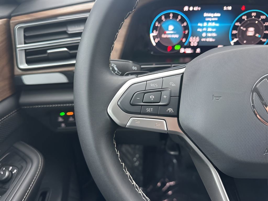 Used 2025 Volkswagen Atlas SE image 16