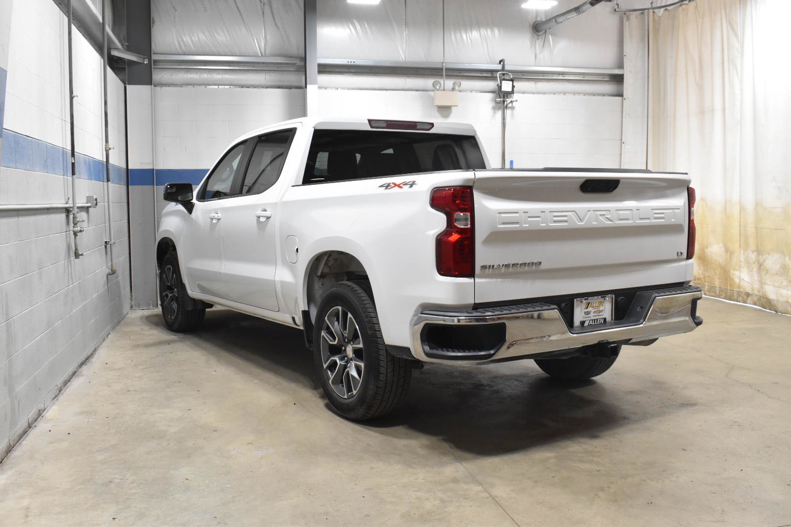 Used 2023 Chevrolet Silverado 1500 LT AWD/4WD image 25