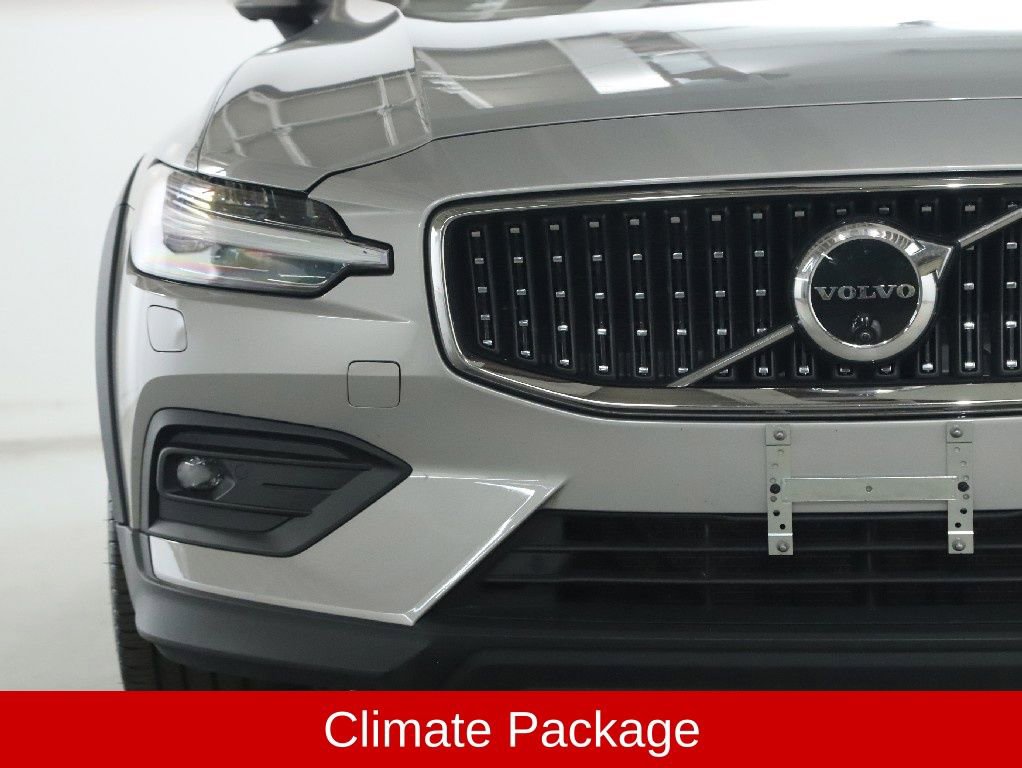 Used 2025 Volvo V60 B5 Cross Country Plus image 8