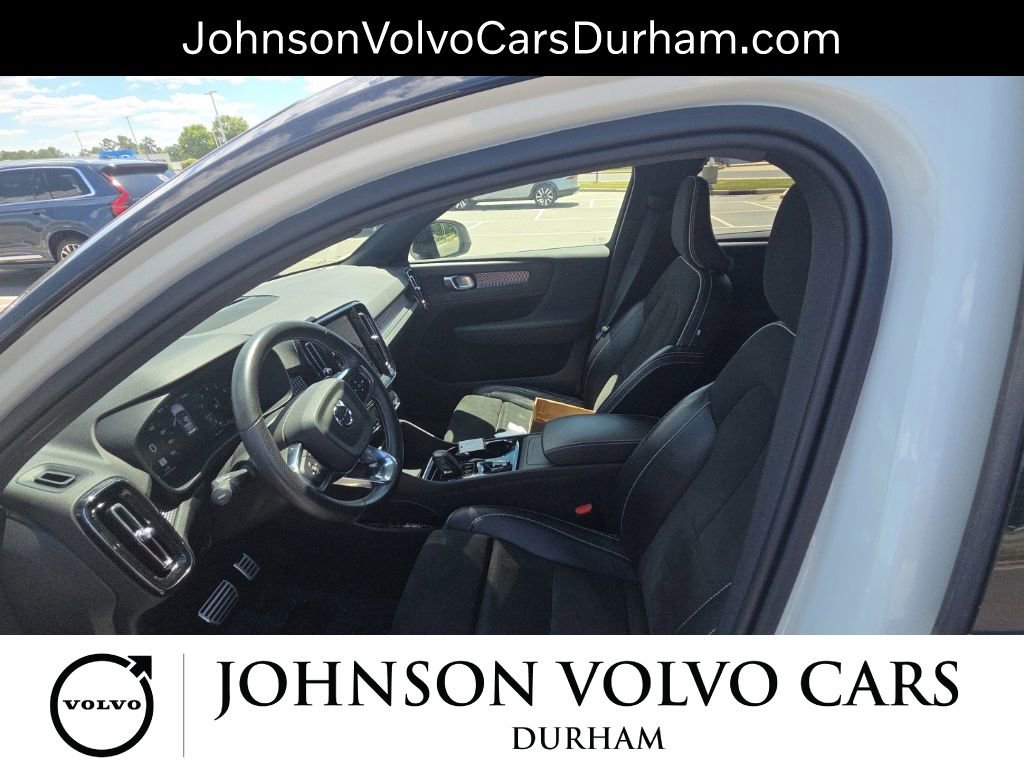 Used 2021 Volvo XC40 T4 R-Design w/ Advanced Package FWD image 10