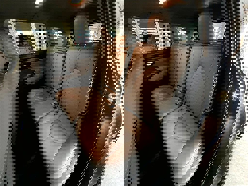 Used 2021 Toyota Highlander XLE image 15