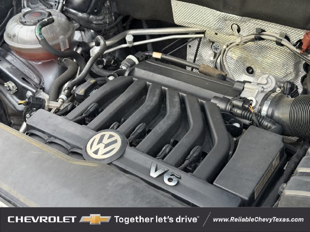 Used 2020 Volkswagen Atlas Cross Sport SEL R-Line AWD/4WD image 38