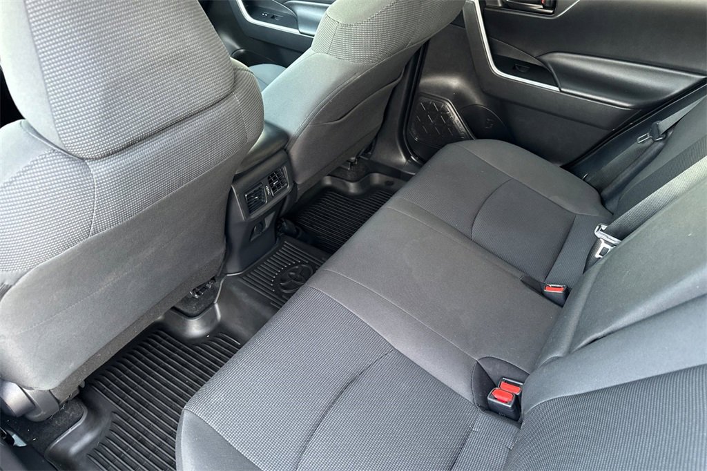 Used 2020 Toyota RAV4 LE image 13