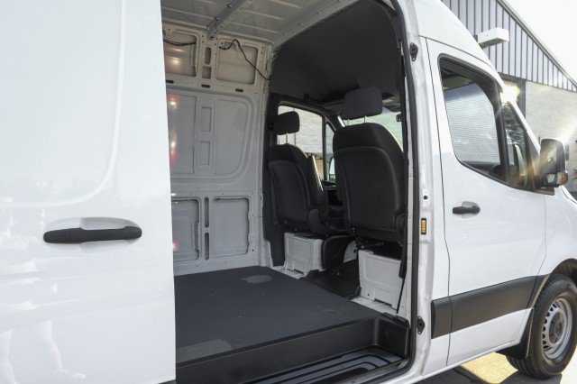 Used 2020 Mercedes-Benz Sprinter 2500 image 32