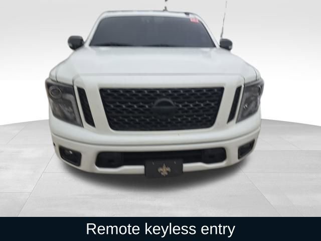 Used 2018 Nissan Titan SV w/ SV Convenience Package image 9