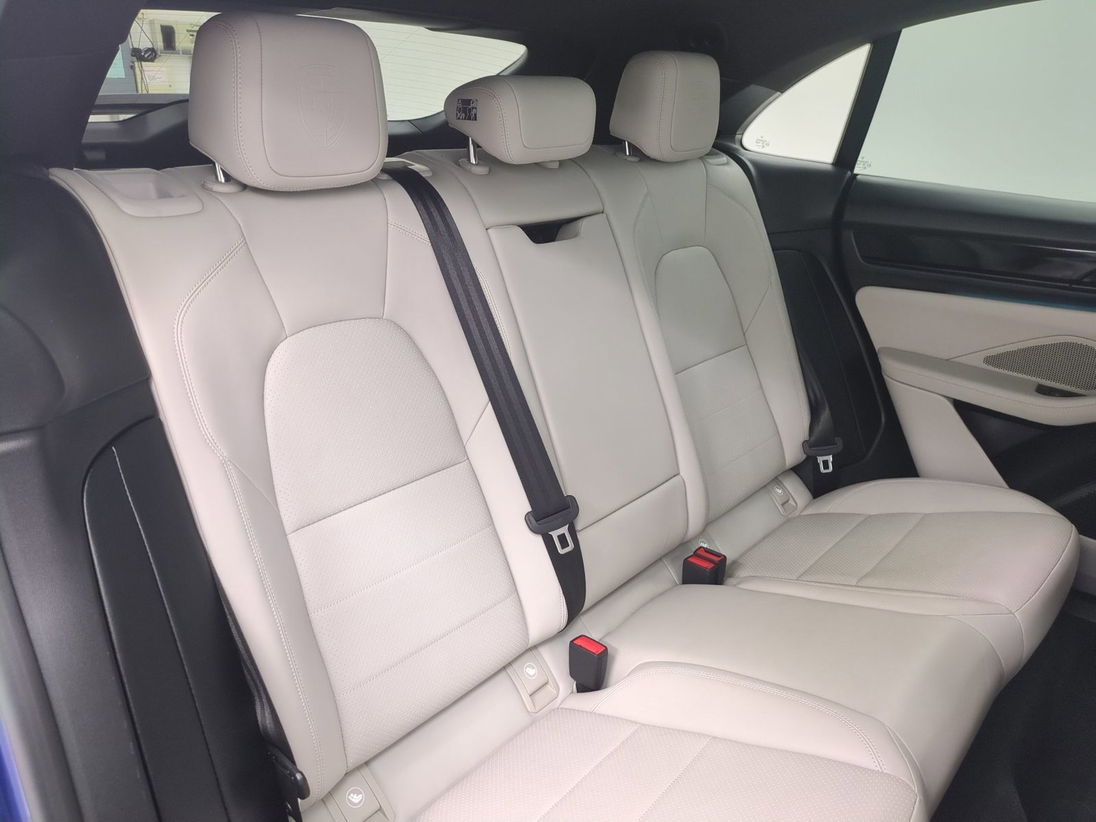 Certified 2025 Porsche Macan 4 Electric image 23