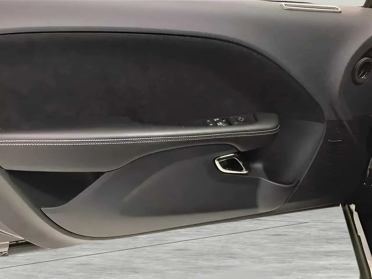 Used 2015 Dodge Challenger SRT Hellcat image 15