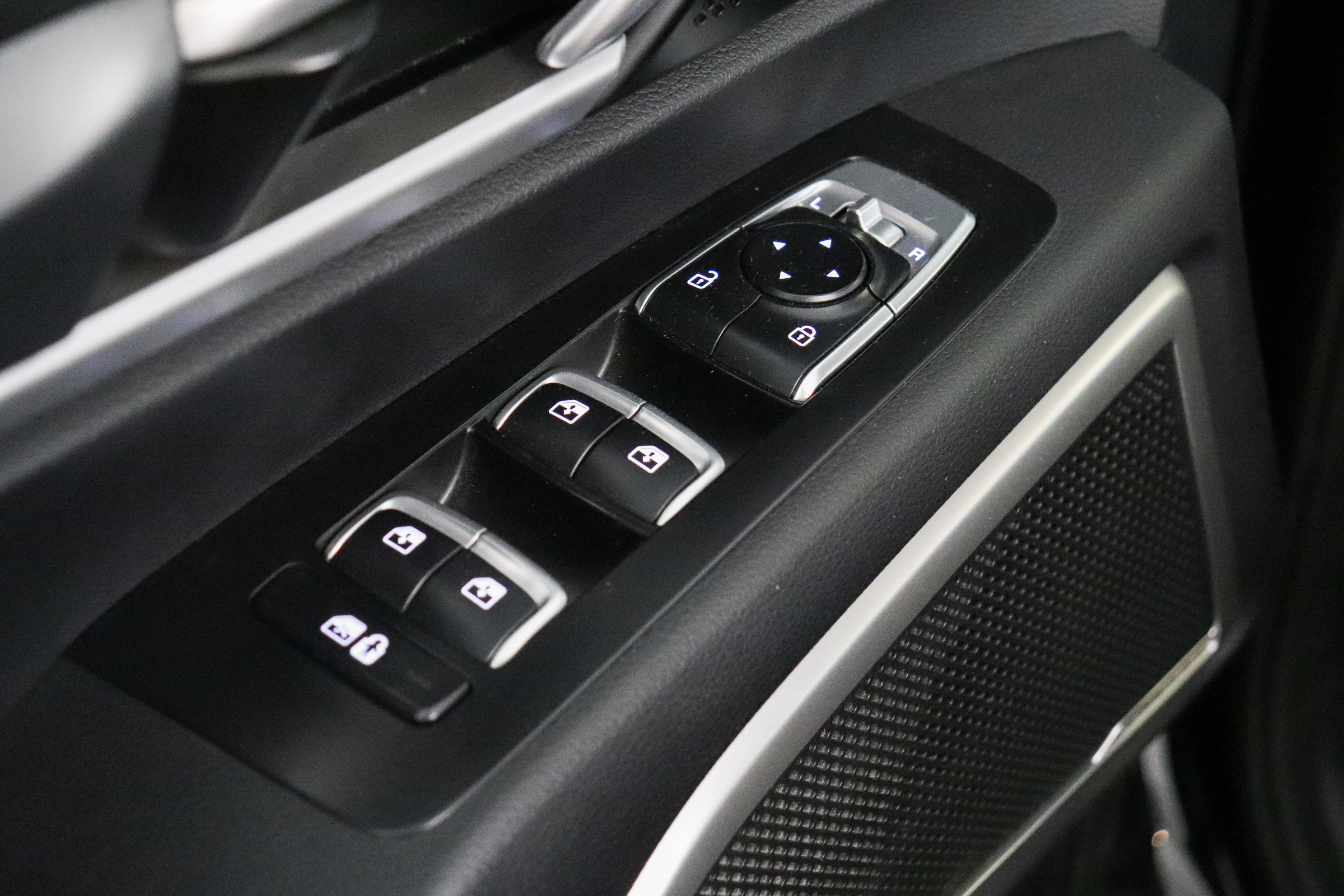 Used 2021 Kia Telluride LX AWD/4WD image 8