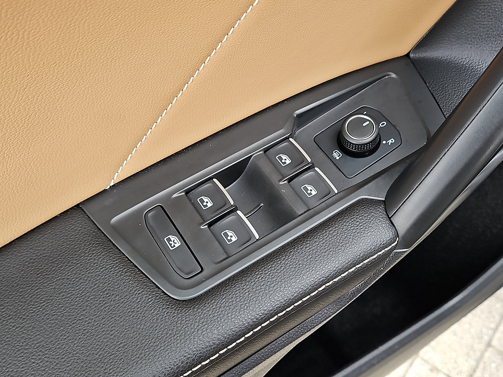 Certified 2022 Volkswagen Tiguan SE image 13