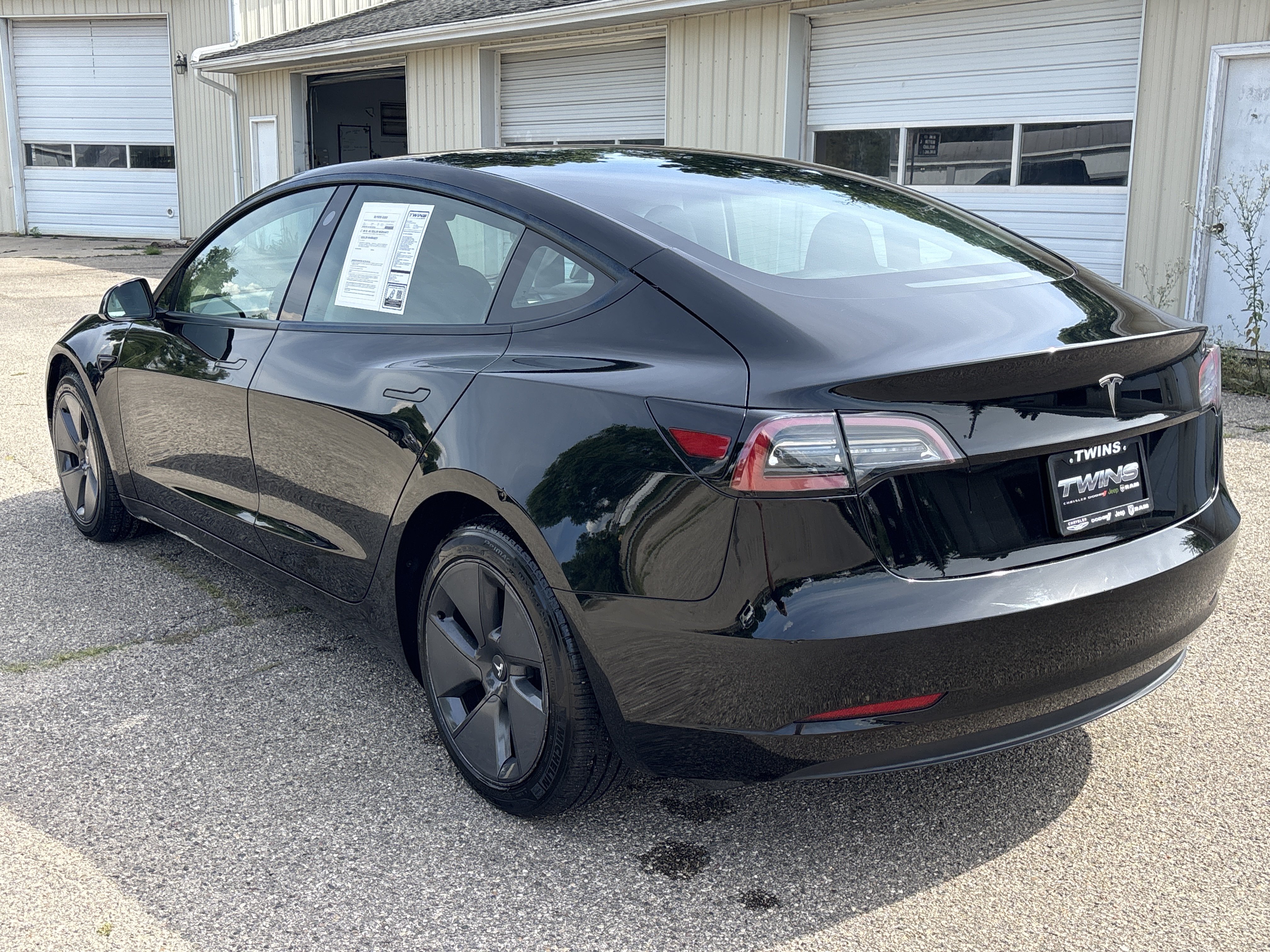 Used 2023 Tesla Model 3 Standard Range RWD image 9