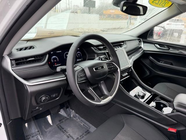 Used 2023 Jeep Grand Cherokee Laredo image 10