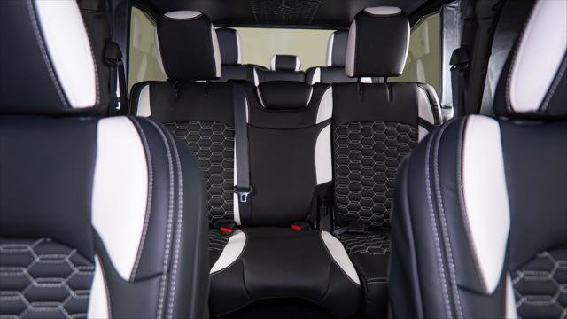 Used 2025 Jeep Gladiator Sport image 33