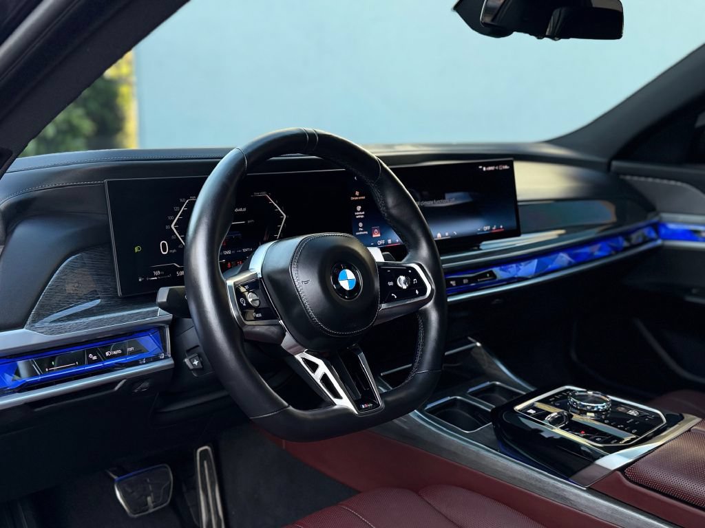 Used 2025 BMW 760i xDrive w/ Premium Package AWD/4WD image 16