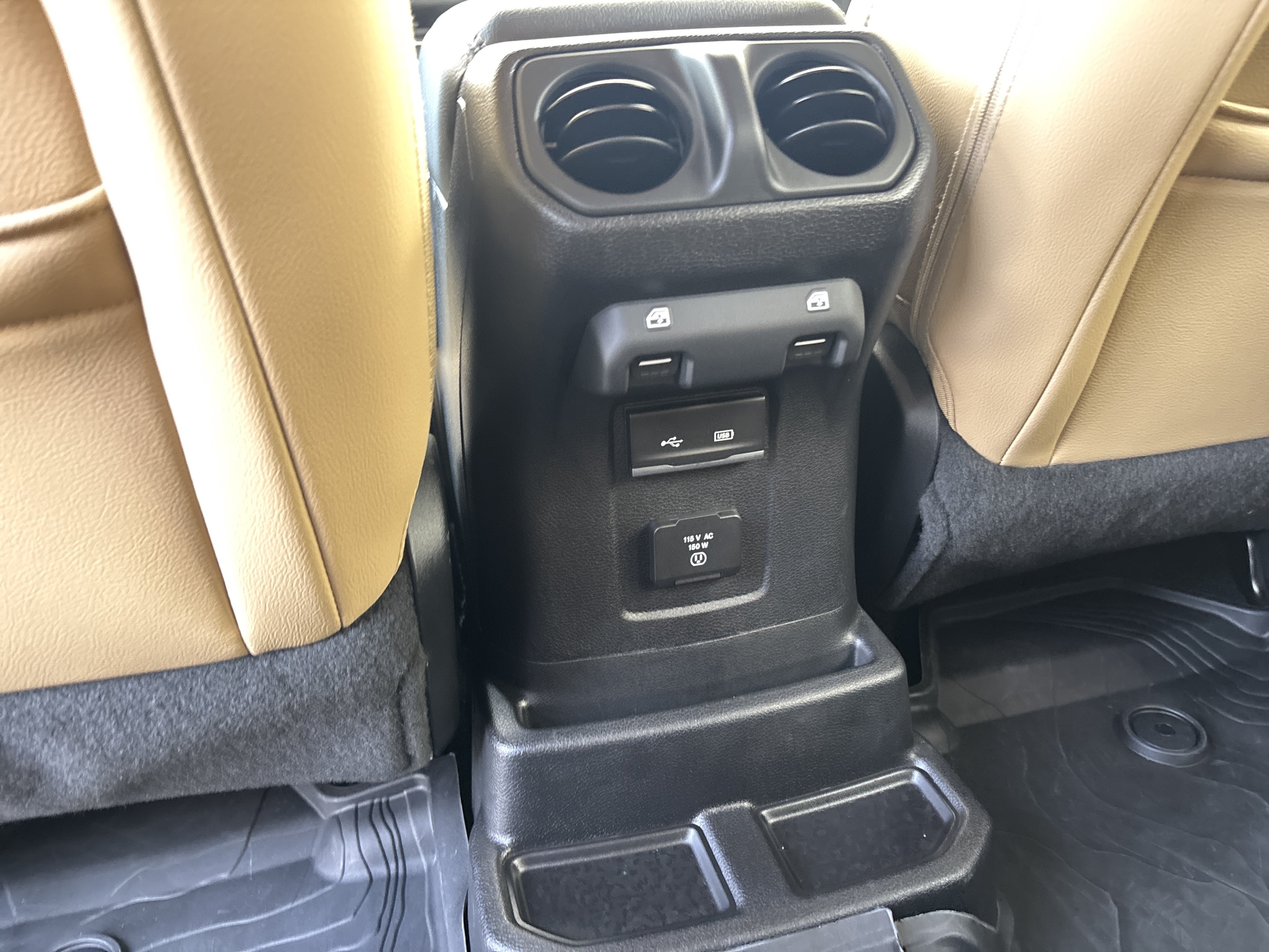 Used 2018 Jeep Wrangler Unlimited Sahara AWD/4WD image 32