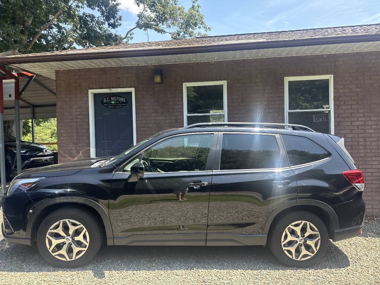Used 2023 Subaru Forester Premium AWD/4WD image 3