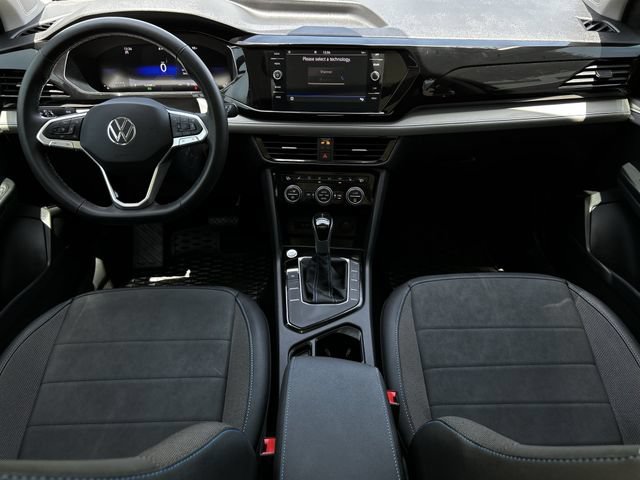 Used 2024 Volkswagen Taos SE w/ MDO Package FWD image 12