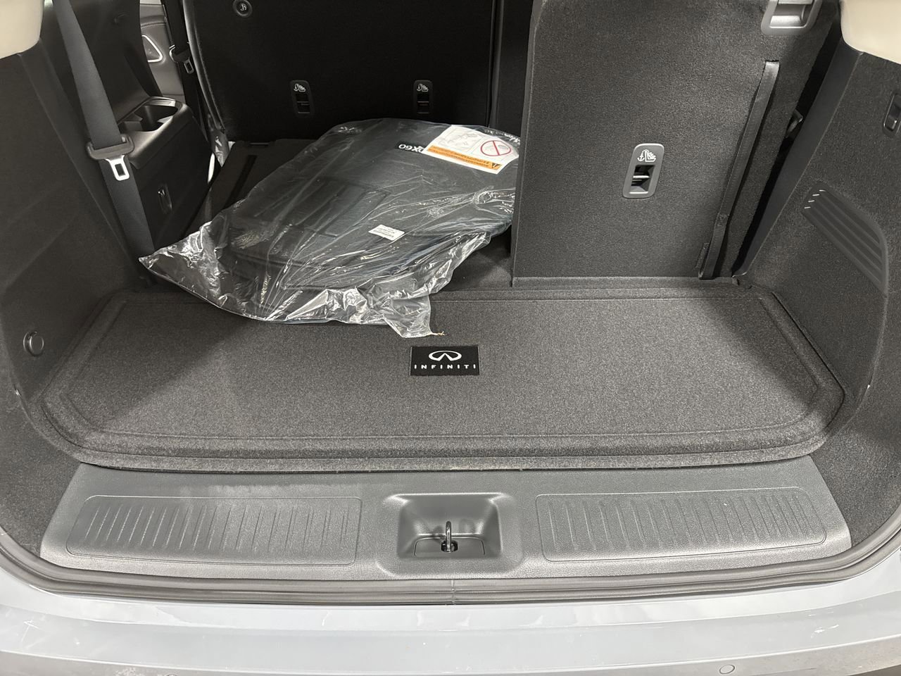 Certified 2026 INFINITI QX60 Luxe w/ Cargo Package AWD/4WD image 32