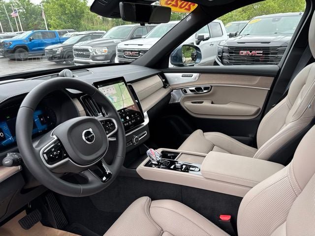 Used 2025 Volvo XC90 B6 Ultra w/ Protection Package Premier AWD/4WD image 10