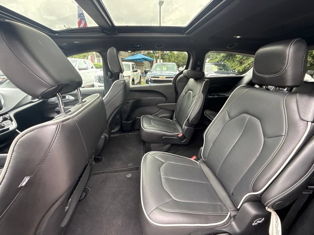 Used 2026 Chrysler Pacifica Limited FWD image 15