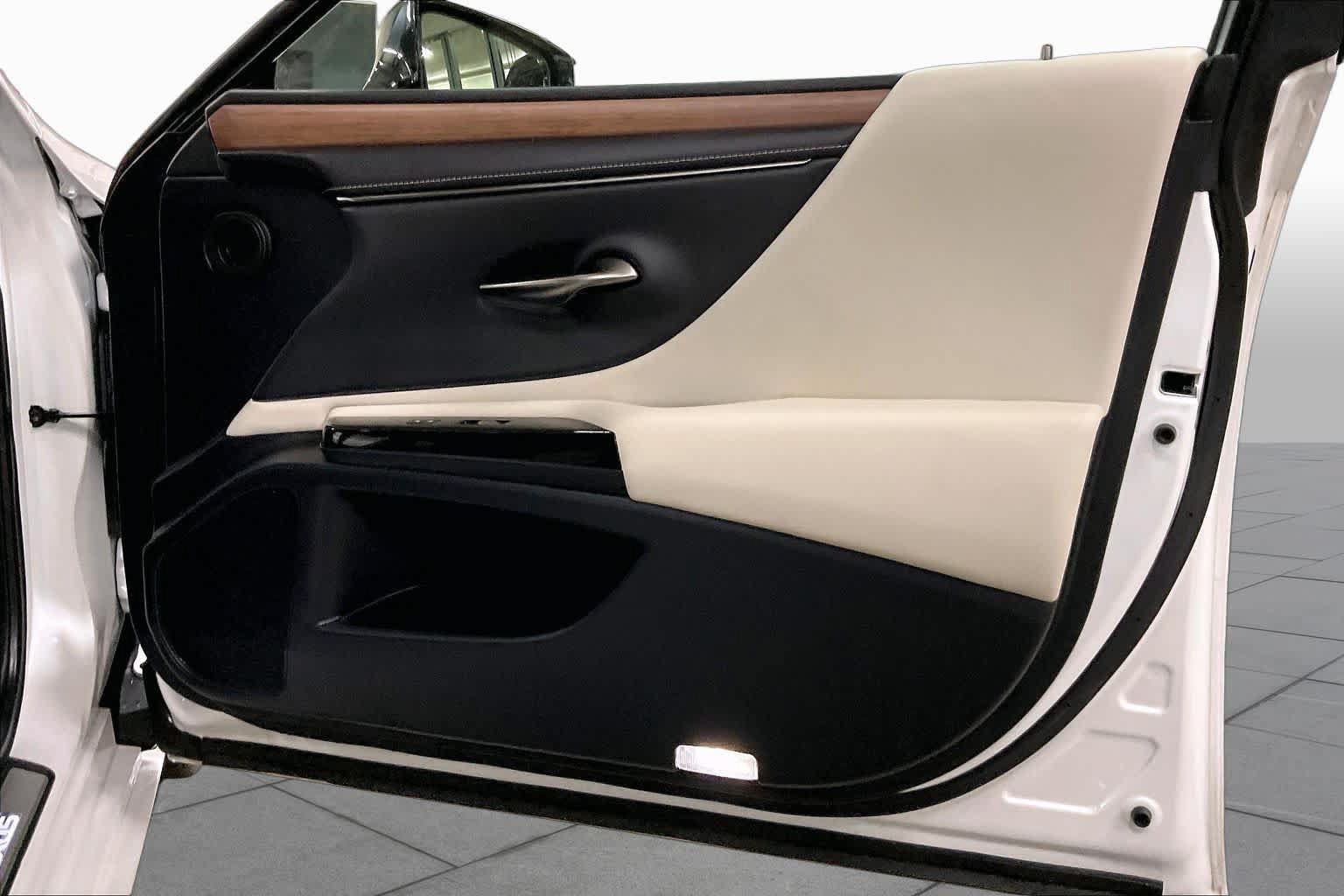 Used 2023 Lexus ES 350 w/ Premium Package FWD image 23