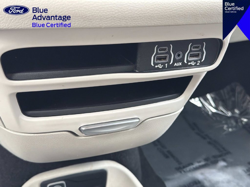 Used 2023 Chrysler Pacifica Touring-L FWD image 32