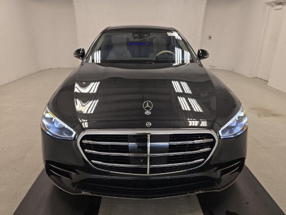 Used 2023 Mercedes-Benz S 580 4MATIC Sedan image 3