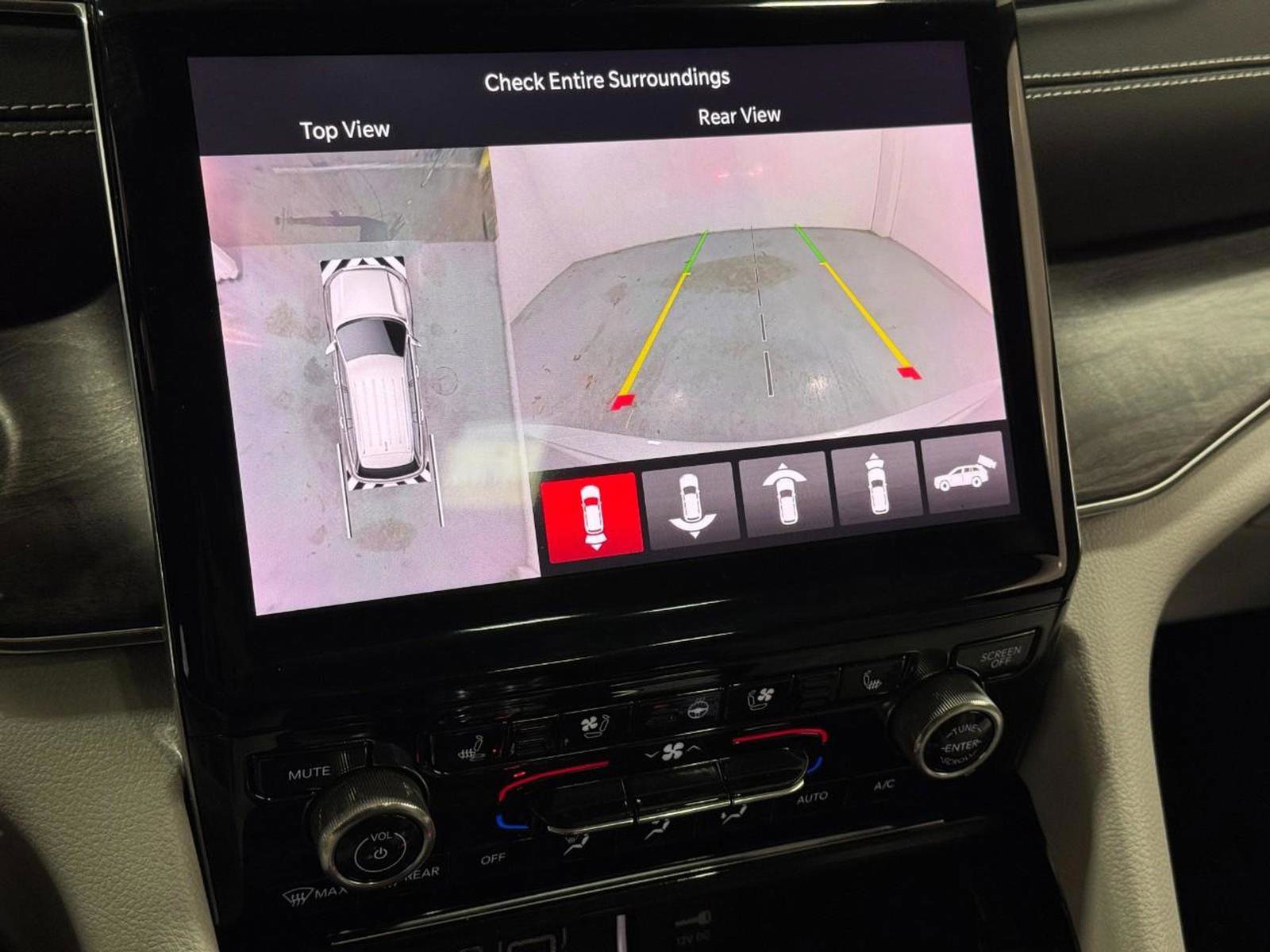 Used 2022 Jeep Grand Cherokee Overland w/ Advanced Protech Group III image 34