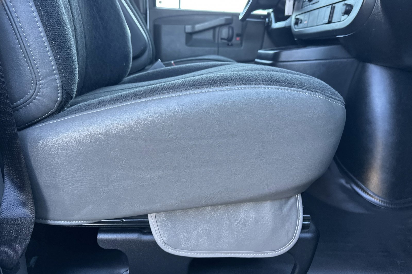 Used 2023 GMC Savana 2500 w/ Driver Convenience Package image 20