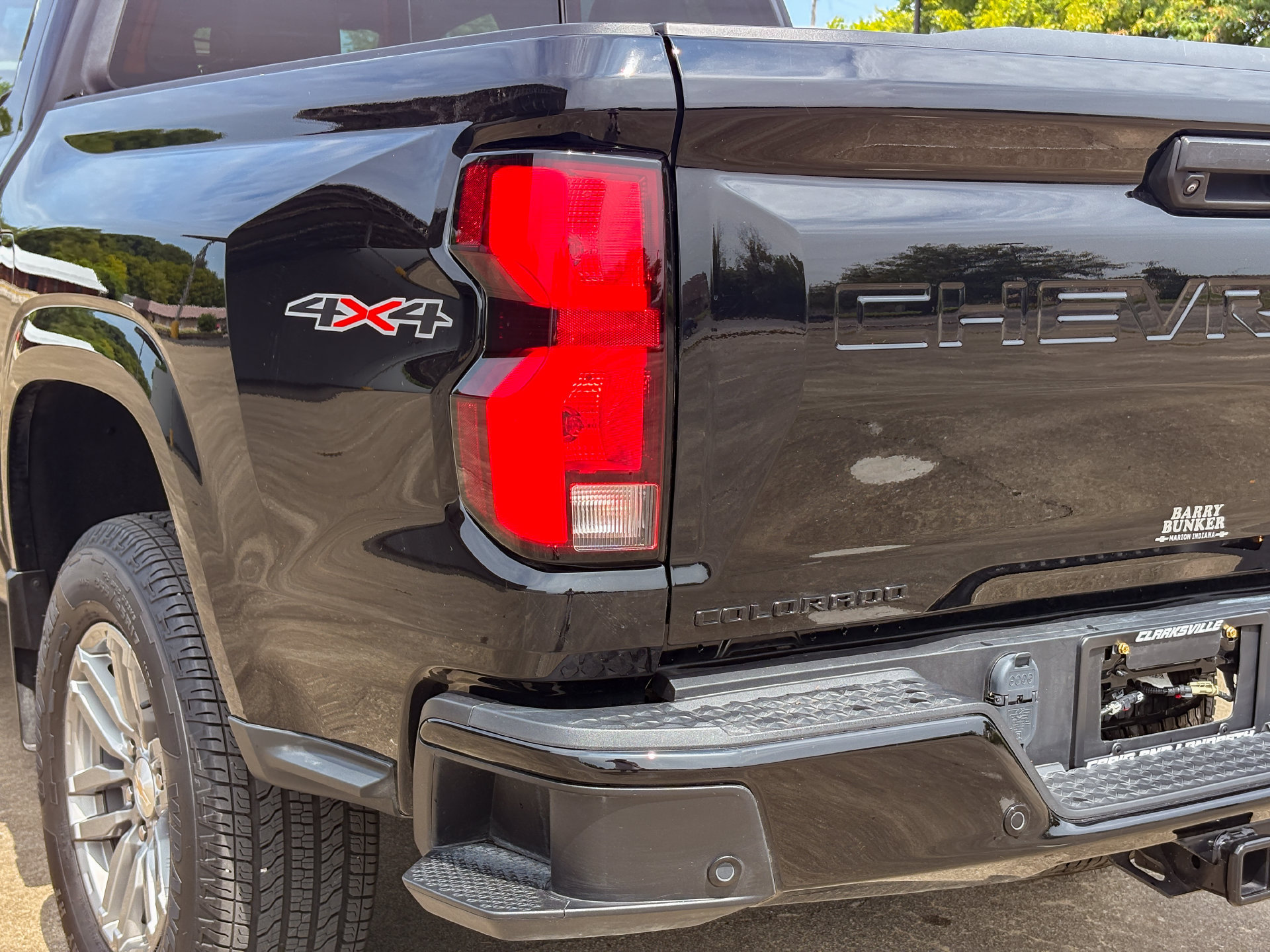 Used 2024 Chevrolet Colorado LT w/ LT Convenience Package III AWD/4WD image 9