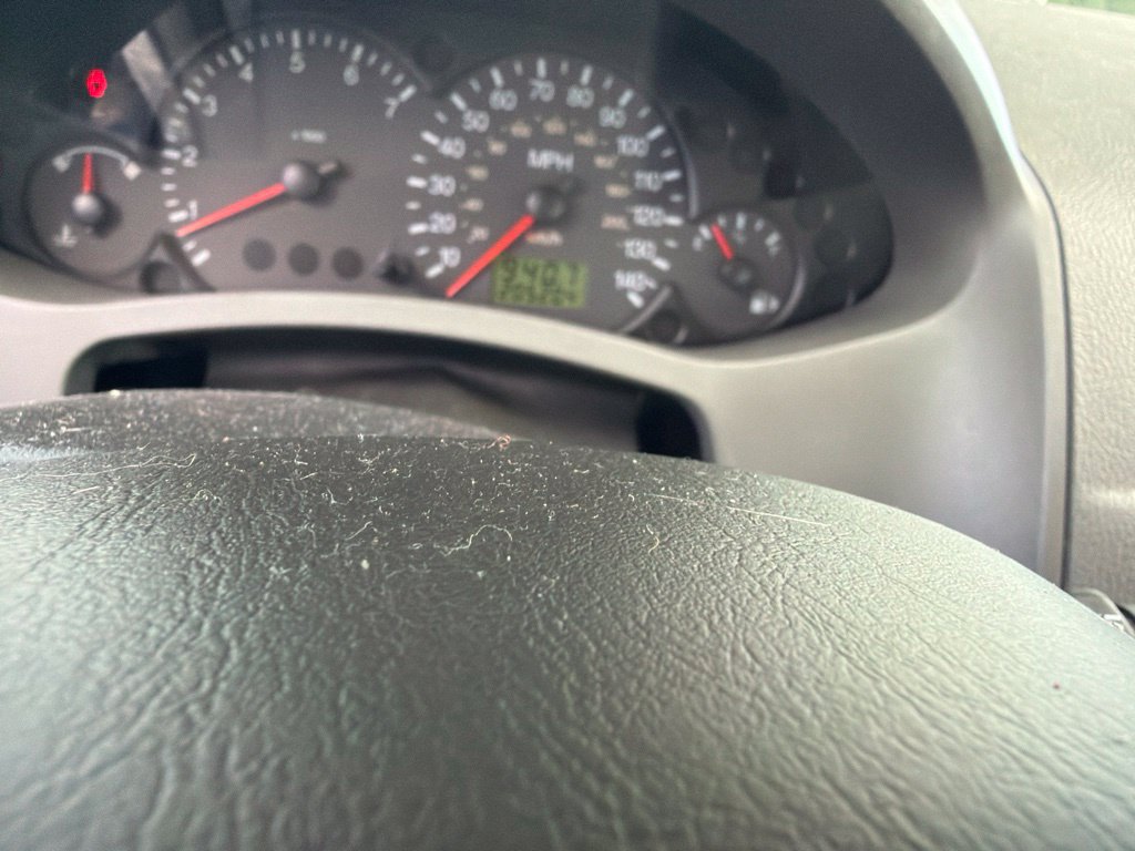Used 2005 Ford Focus ZXW Wagon FWD image 2